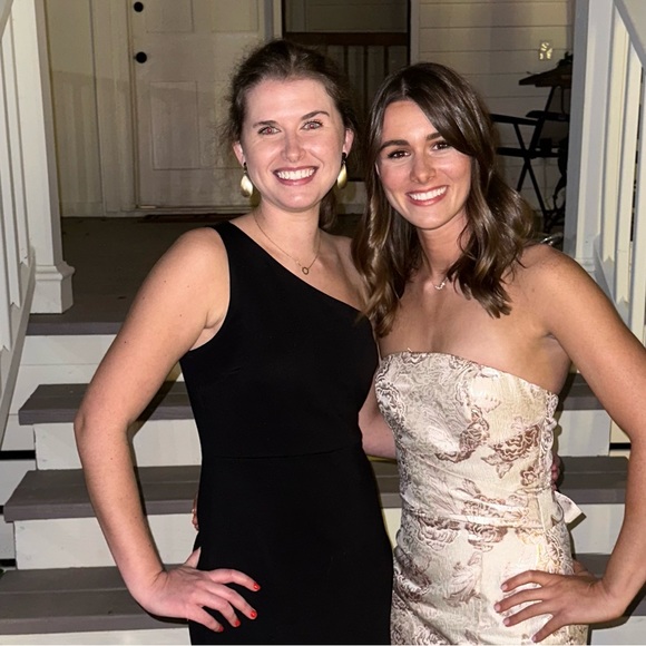 Meet your Posher, Olivia - Picture 1 of 1